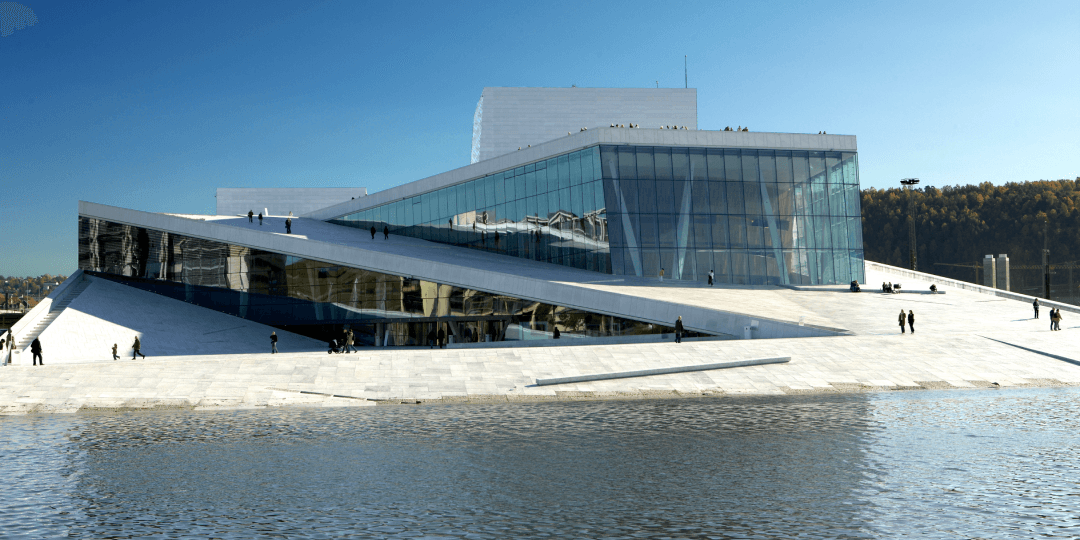 Big puff Snøhetta's most famous building is the Norwegian Opera & Ballet.